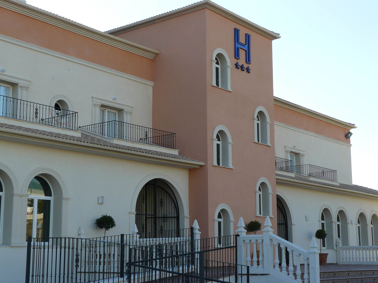 מלון באיסה Ciudad Del Renacimiento מראה חיצוני תמונה